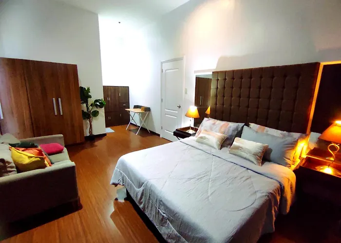 Apartment Spacious High Ceiling 2 Bedroom 66th Flr Corner Unit With Balconies - Free Sauna Pool Gym View Of Skyline Bay-sunset