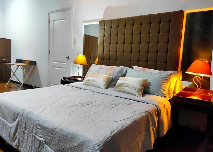 Spacious High Ceiling 2 Bedroom 66th Flr Corner Unit With Balconies - Free Sauna Pool Gym View Of Skyline Bay-sunset *