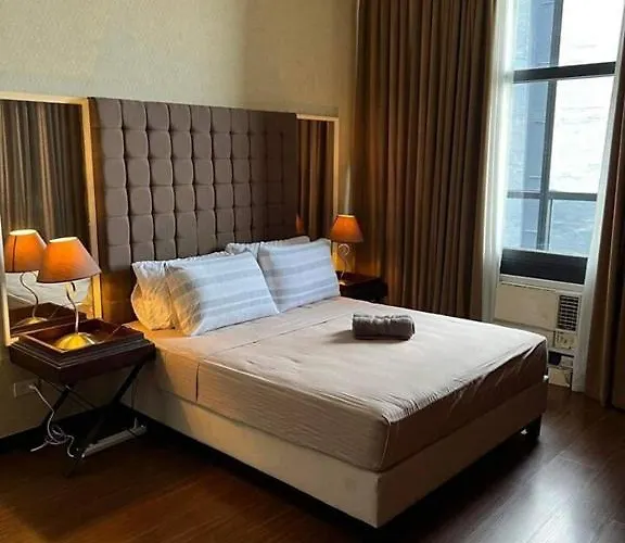 Apartment Spacious High Ceiling 2 Bedroom 66th Flr Corner Unit With Balconies - Free Sauna Pool Gym View Of Skyline Bay-sunset